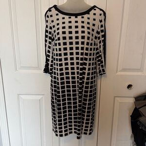 Sandra Darren Sz 8 black/white patterned cutout sleeve dress GUC B1015